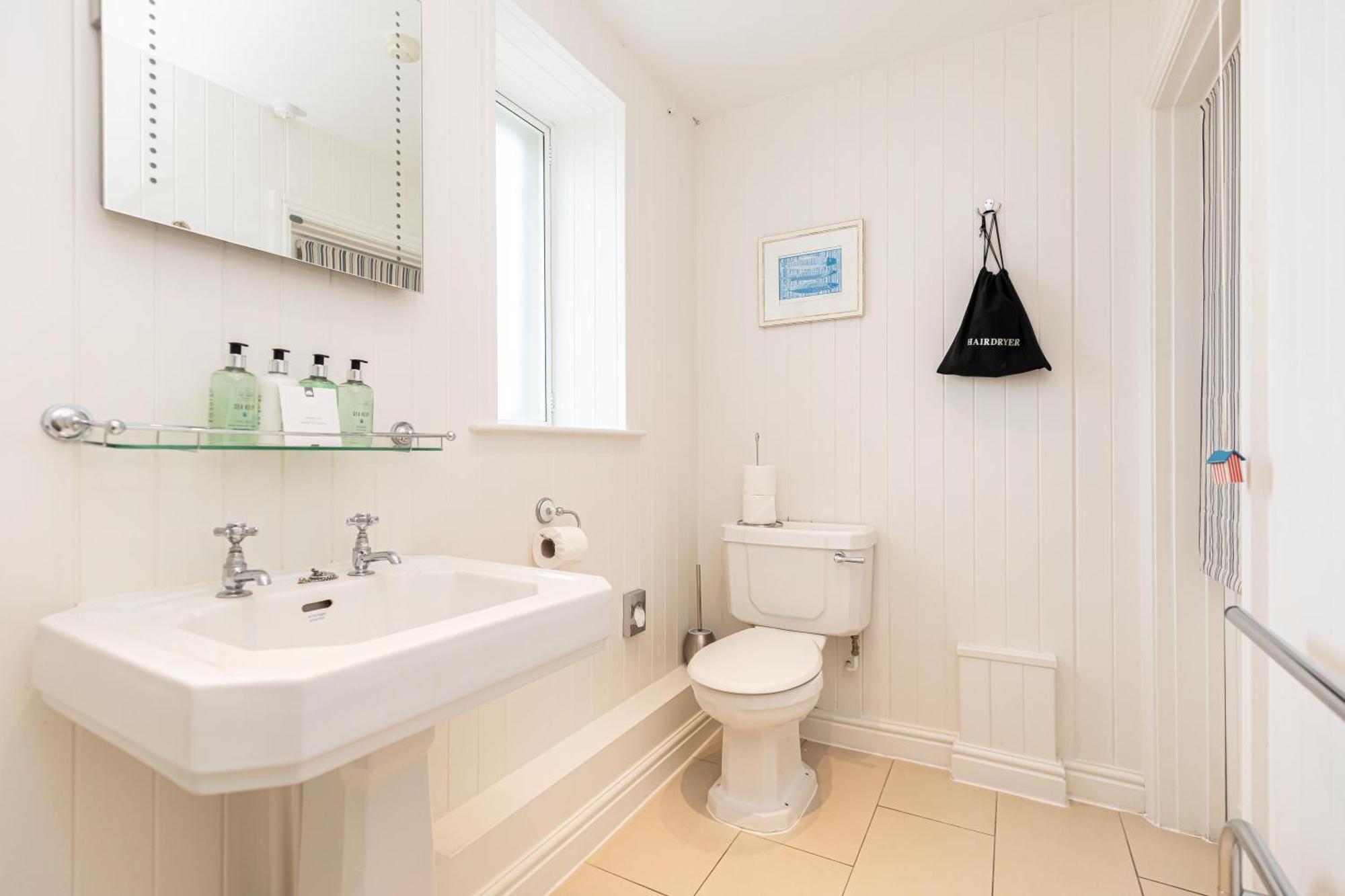 The Beach House Milford on Sea Exterior photo