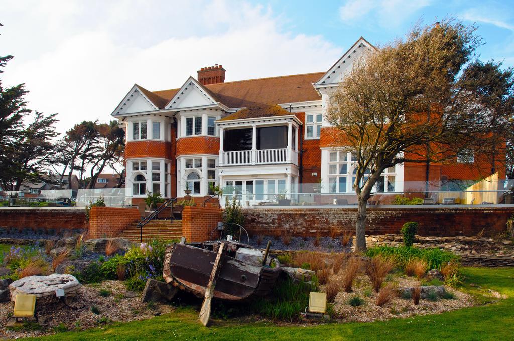 The Beach House Milford on Sea Exterior photo